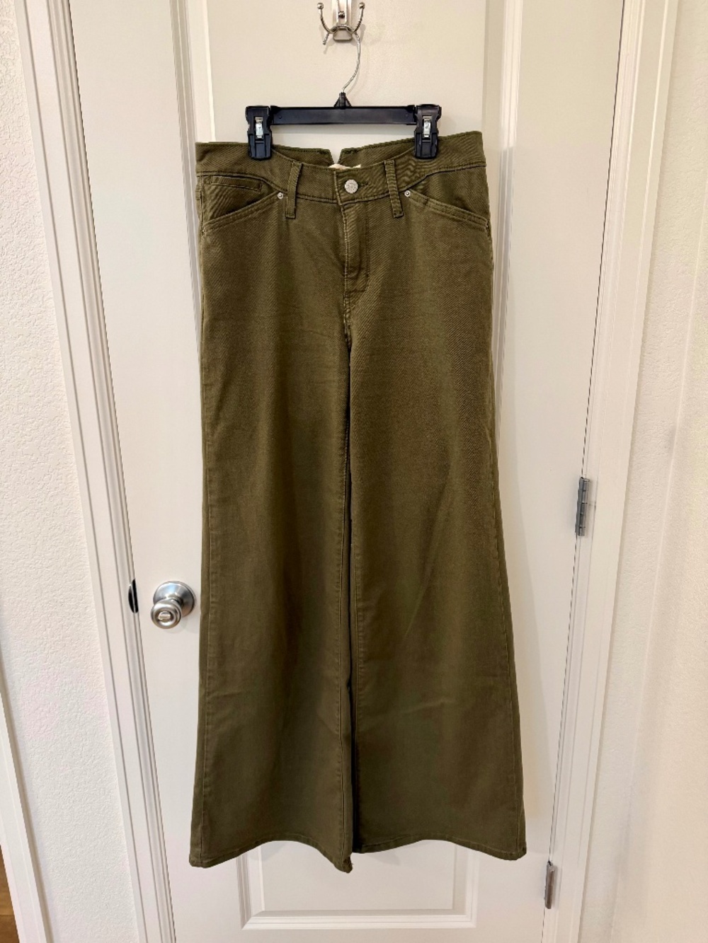 Olive Levi’s 318 Shaping Wide Leg Jeans - Like New